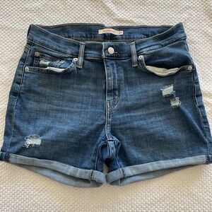 Levi’s mid length shorts size 29 medium